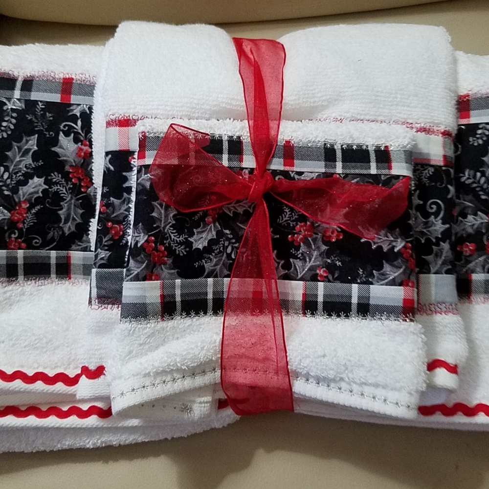 New, White Holiday  towel set